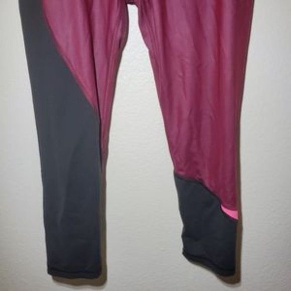 Victoria secret work out Capri leggings - Picture 4 of 13